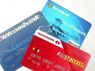 Mang thẻ ATM thay vì nhiều tiền mặt